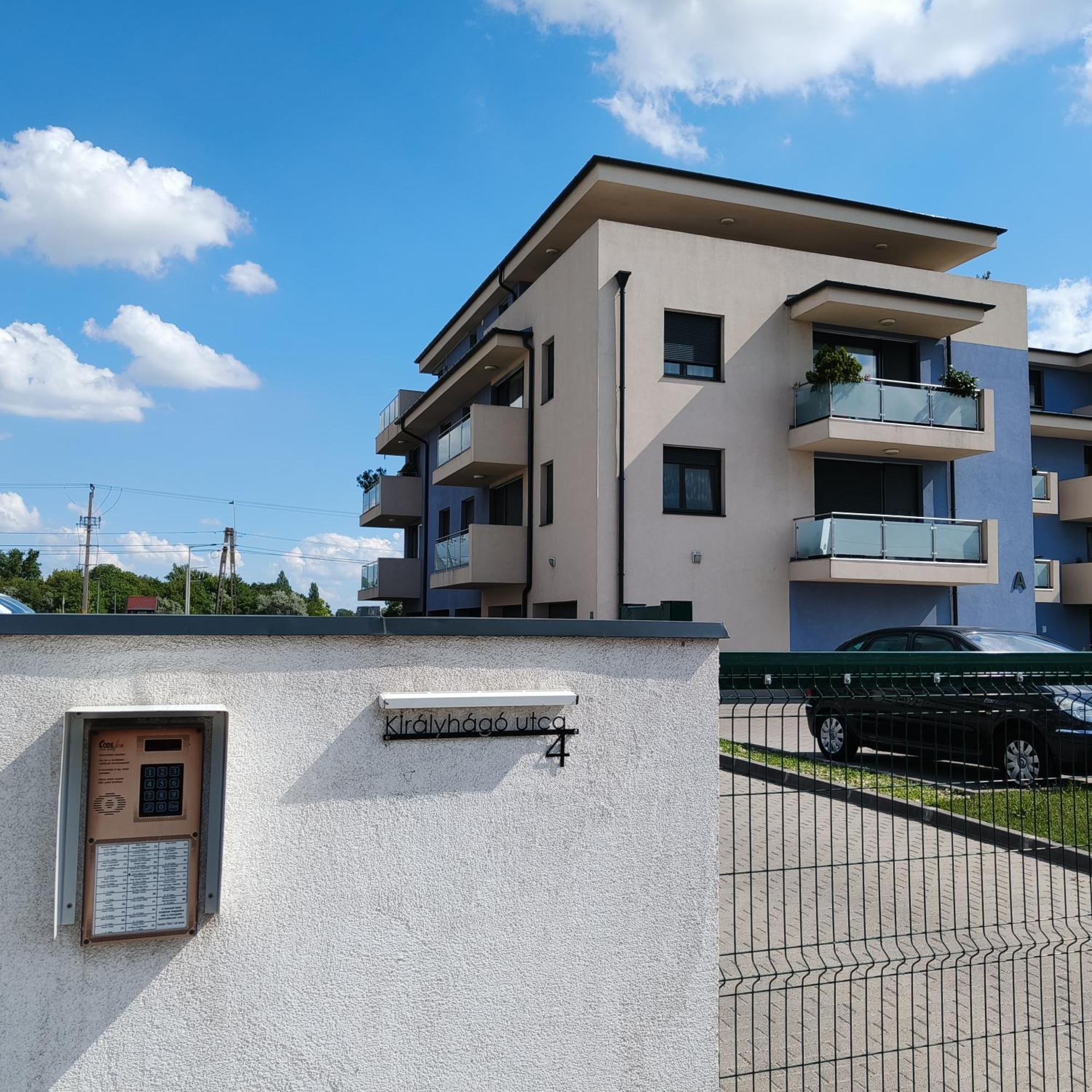Pe-Ki Apartman Székesfehérvár Szekesfehervar Exterior foto